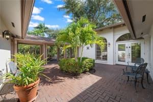 1010 Oriole Circle, NAPLES, FL 34105 Sold 10/15/24
