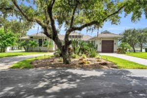 16460 Oakview Circle, ALVA, FL 33920 Sold 10/04/24