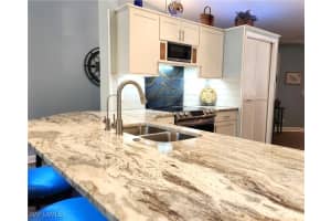 524 Lake Louise Circle, Naples, FL 34110 - MLS#224064377