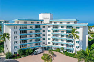 220 Seaview Court, MARCO ISLAND, FL 34145 Sold 10/23/24