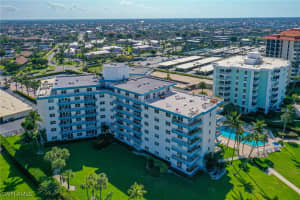 220 Seaview Court, MARCO ISLAND, FL 34145 Sold 10/23/24