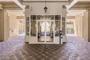 450 Bayfront Place, Naples, FL 34102 - MLS#224065989