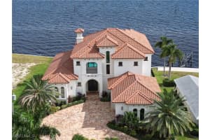 614 Coral Dr, Cape Coral