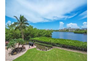 420 Cove Tower Drive, Naples, FL 34110 Sold 05/22/25