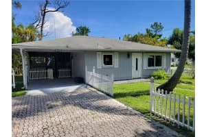 5384 Henley St, Bokeelia