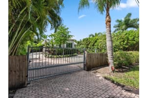 2548 Weeks Avenue, Naples, FL 34112 Sold 01/14/25