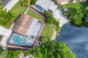 802 8th Court, Naples, FL 34108 - MLS#224070066