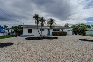 9 Clearview Boulevard, Fort Myers Beach, FL 33931 Sold 03/03/25
