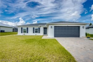 476 Ne 3rd Ave, Cape Coral