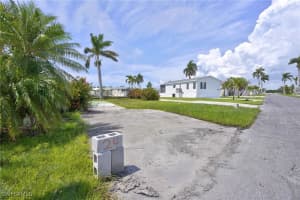 24 Doubloon WAY, FORT MYERS BEACH, FL 33931 Sold 05/09/25