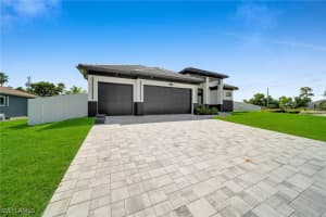 727 10th Avenue, Cape Coral, FL 33990 - MLS#224072719