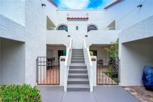 565 Beachwalk Circle, Naples, FL 34108 Sold 04/30/25