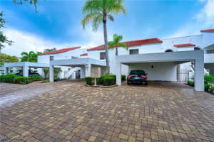 565 Beachwalk Circle, Naples, FL 34108 Sold 04/30/25