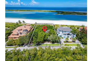 992 Royal Marco Way, Marco Island, FL 34145 Sold 02/12/25