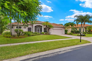 2249 Valencia Lakes Circle, Naples, FL 34120 - MLS#224075028