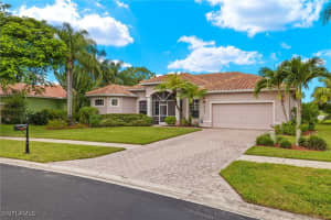 2249 Valencia Lakes Circle, Naples, FL 34120 - MLS#224075028