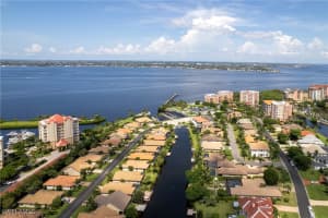 15121 Laguna Drive, Fort Myers, FL 33908 Sold 02/21/25
