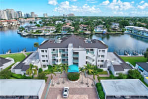 255 Park Shore Dr 3-322, Naples