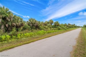 688 39th Avenue, Naples, FL 34120 - MLS#224077754