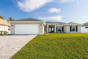 3728 Yucatan Pkwy, Cape Coral