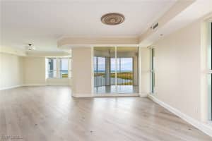 285 Grande Way, Naples, FL 34110 - MLS#224078027