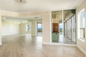 285 Grande Way, Naples, FL 34110 - MLS#224078027