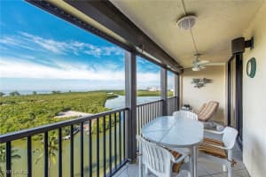 17 BLUEBILL Avenue, Naples, FL 34108-1761 - MLS#224078182