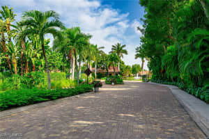 613 Beachwalk Circle, Naples, FL 34108 - MLS#224078685
