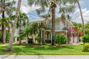877 7th Street, Naples, FL 34102 - MLS#224078833