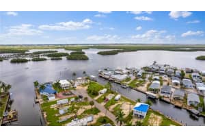 868 Oak Street, Fort Myers Beach, FL 33931 Sold 11/08/24