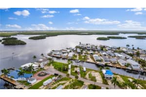 868 Oak Street, Fort Myers Beach, FL 33931 Sold 11/08/24