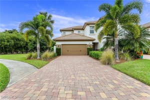 8023 Players Cove Dr 6-101, Naples