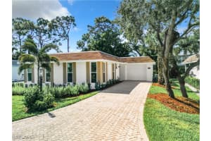 375 Carnaby Ct 54, Naples