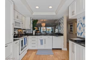 355 Park Shore Dr 1-114, Naples