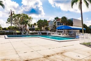 120 Lakeview Drive, Weston, FL 33326 Sold 11/07/24