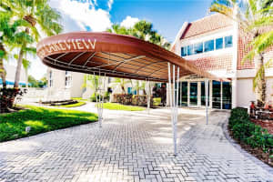 120 Lakeview Drive, Weston, FL 33326 Sold 11/07/24
