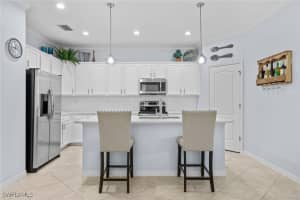 1995 Fairmont Lane, NAPLES, FL 34120 Sold 05/01/25