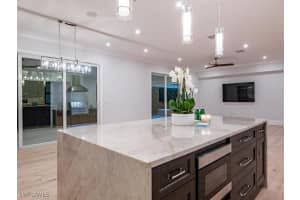 2900 Crayton Road, NAPLES, FL 34103 Sold 04/07/25