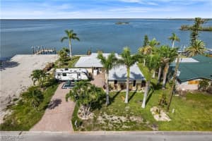 3 Bayview Boulevard, Fort Myers Beach, FL 33931 Sold 02/10/25