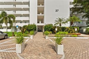 37 High Point Circle, Naples, FL 34103 Sold 11/19/24