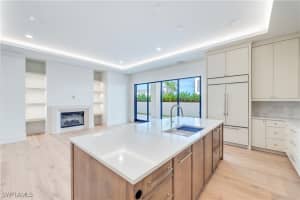 82 9TH Street, Naples, FL 34102 - MLS#224082223