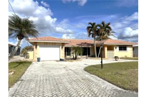 7 Fairview Boulevard, Fort Myers Beach, FL 33931 Sold 11/20/24
