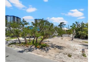 110 Bayview Avenue, Fort Myers Beach, FL 33931 - MLS#224082694