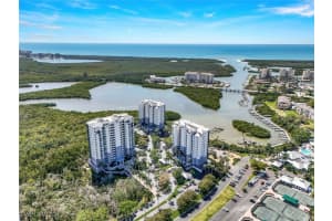 425 Cove Tower Dr 1003, Naples