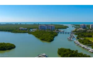 425 Cove Tower Drive, Naples, FL 34110 - MLS#224082877