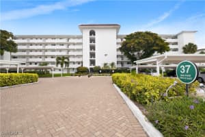 37 High Point Circle, Naples, FL 34103 Sold 03/20/25