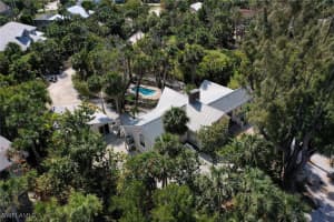 2604 Coconut Drive, Sanibel, FL 33957 Sold 01/08/25