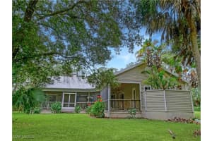 6 Logan Boulevard, Naples, FL 34119 Sold 01/22/25