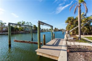20 Sunview Boulevard, Fort Myers Beach, FL 33931 - MLS#224084259