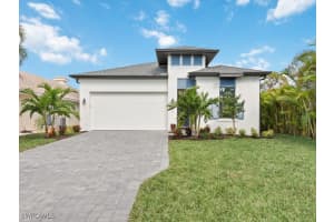 837 99th Avenue, Naples, FL 34108 - MLS#224084445